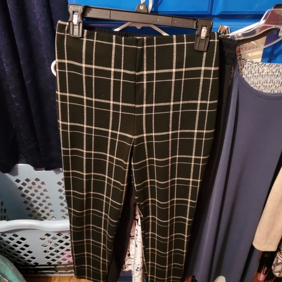 Size medium size 8 Forever 21 (primarily cotton)&spandex slacks&5 blouses - Picture 2 of 8